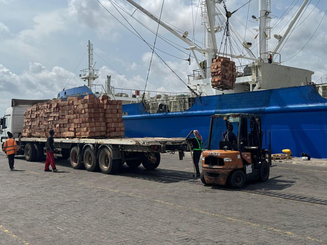 Cargo loading operations at port